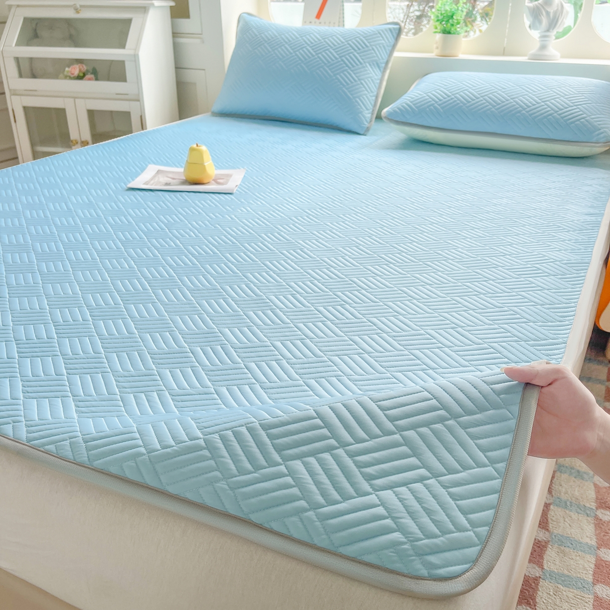 91家纺网 家纺一手货源 找家纺 丹本家纺 2026新款凉感夏被空调被凉席空调席冰丝席纯色床裙乳胶席三件套四件套菱形格 菱形格平铺款-天蓝