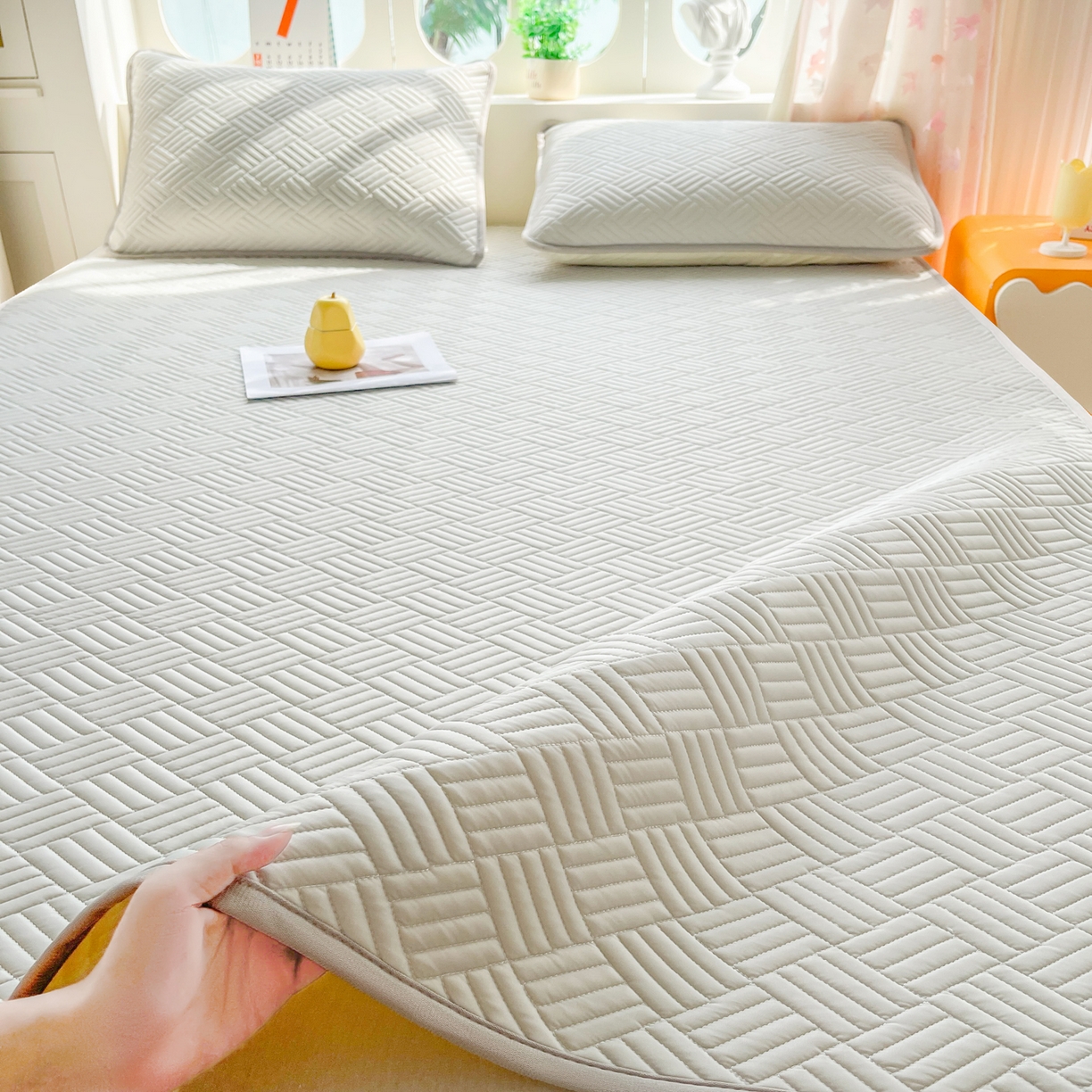 91家纺网 家纺一手货源 找家纺 丹本家纺 2026新款凉感夏被空调被凉席空调席冰丝席纯色床裙乳胶席三件套四件套菱形格 菱形格平铺款-灰色