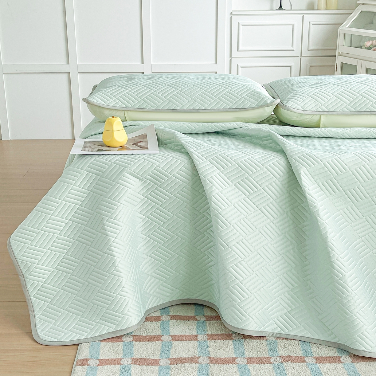 91家纺网 家纺一手货源 找家纺 丹本家纺 2026新款凉感夏被空调被凉席空调席冰丝席纯色床裙乳胶席三件套四件套菱形格 菱形格平铺款-青色