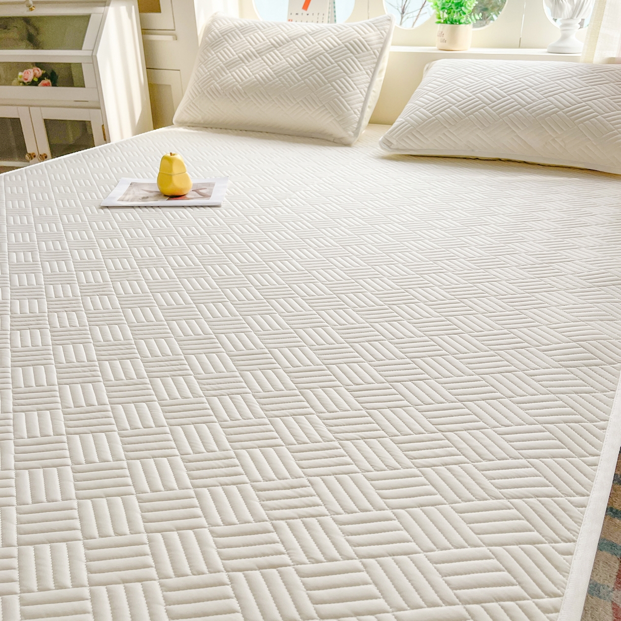 91家纺网 家纺一手货源 找家纺 丹本家纺 2026新款凉感夏被空调被凉席空调席冰丝席纯色床裙乳胶席三件套四件套菱形格 菱形格平铺款-米白