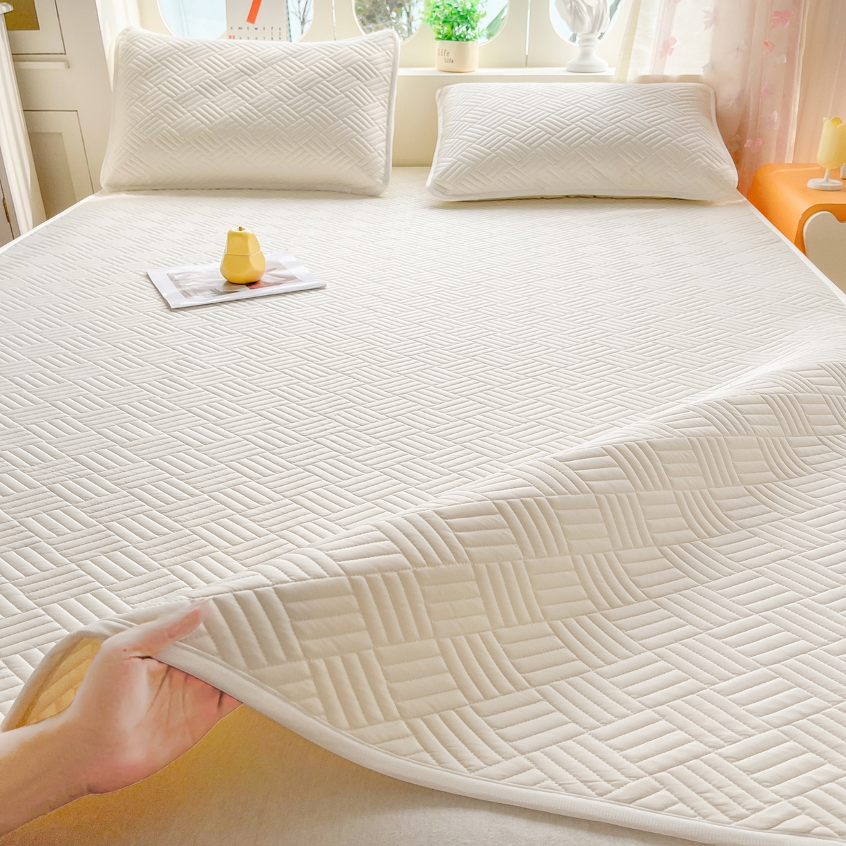 91家纺网 家纺一手货源 找家纺 丹本家纺 2026新款凉感夏被空调被凉席空调席冰丝席纯色床裙乳胶席三件套四件套菱形格 菱形格平铺款-米白