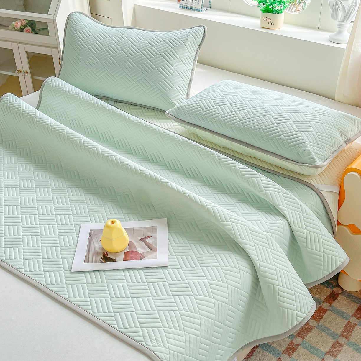 91家纺网 家纺一手货源 找家纺 丹本家纺 2026新款凉感夏被空调被凉席空调席冰丝席纯色床裙乳胶席三件套四件套菱形格 菱形格平铺款-青色