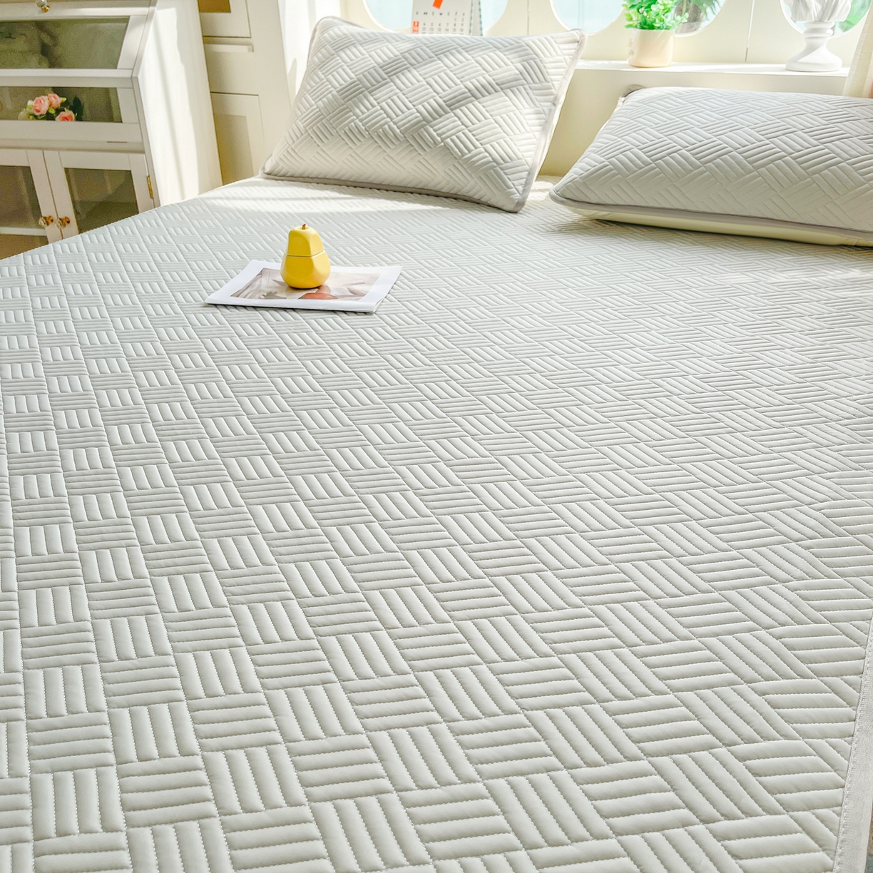 91家纺网 家纺一手货源 找家纺 丹本家纺 2026新款凉感夏被空调被凉席空调席冰丝席纯色床裙乳胶席三件套四件套菱形格 菱形格平铺款-灰色