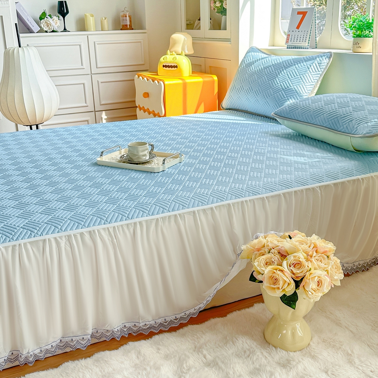 91家纺网 家纺一手货源 找家纺 丹本家纺 2026新款凉感夏被空调被凉席空调席冰丝席纯色床裙乳胶席三件套四件套菱形格 菱形格床裙款-天蓝