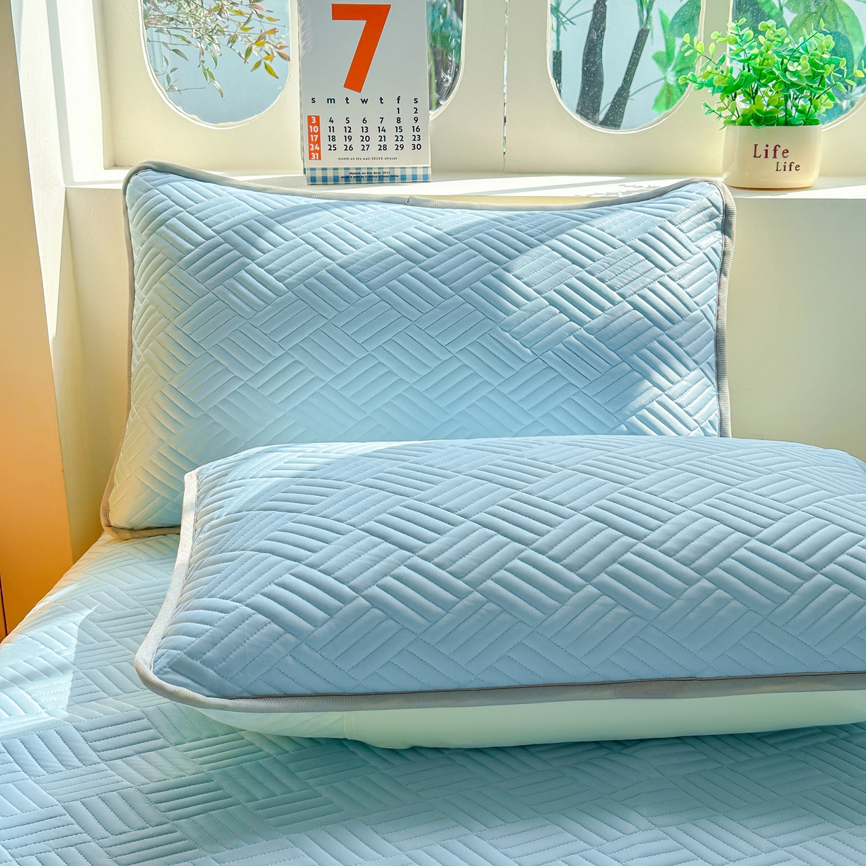 91家纺网 家纺一手货源 找家纺 丹本家纺 2026新款凉感夏被空调被凉席空调席冰丝席纯色床裙乳胶席三件套四件套菱形格 菱形格床裙款-天蓝