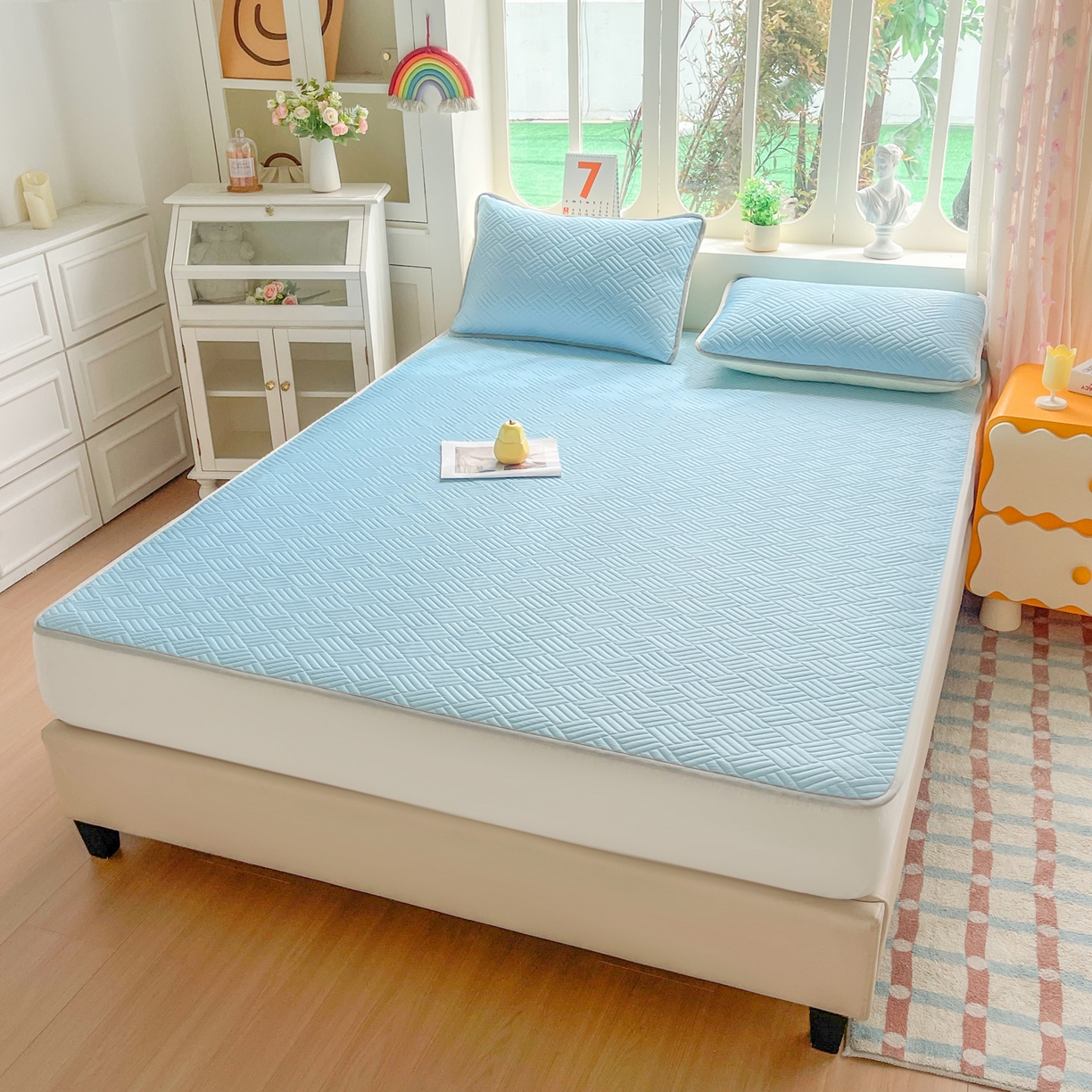 91家纺网 家纺一手货源 找家纺 丹本家纺 2026新款凉感夏被空调被凉席空调席冰丝席纯色床裙乳胶席三件套四件套菱形格 菱形格平铺款-天蓝