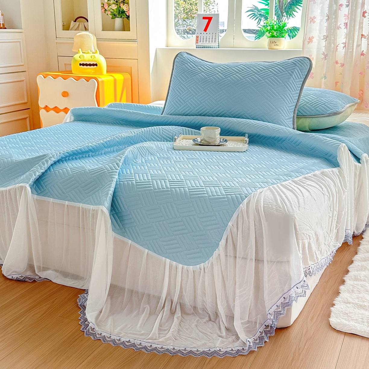 91家纺网 家纺一手货源 找家纺 丹本家纺 2026新款凉感夏被空调被凉席空调席冰丝席纯色床裙乳胶席三件套四件套菱形格 菱形格床裙款-天蓝