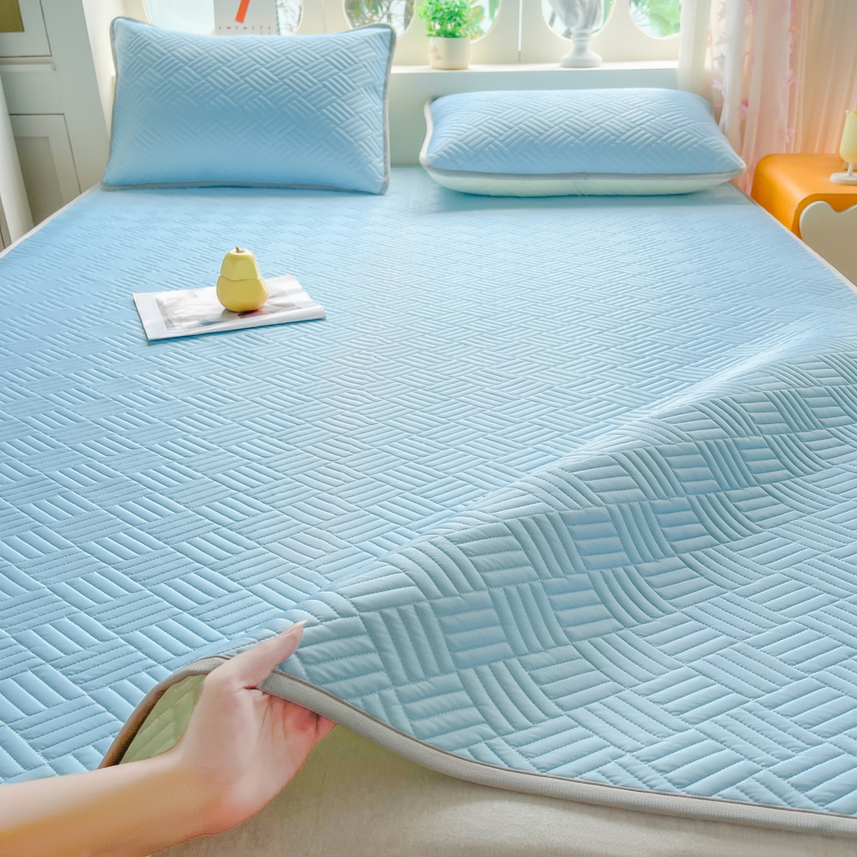 91家纺网 家纺一手货源 找家纺 丹本家纺 2026新款凉感夏被空调被凉席空调席冰丝席纯色床裙乳胶席三件套四件套菱形格 菱形格平铺款-天蓝