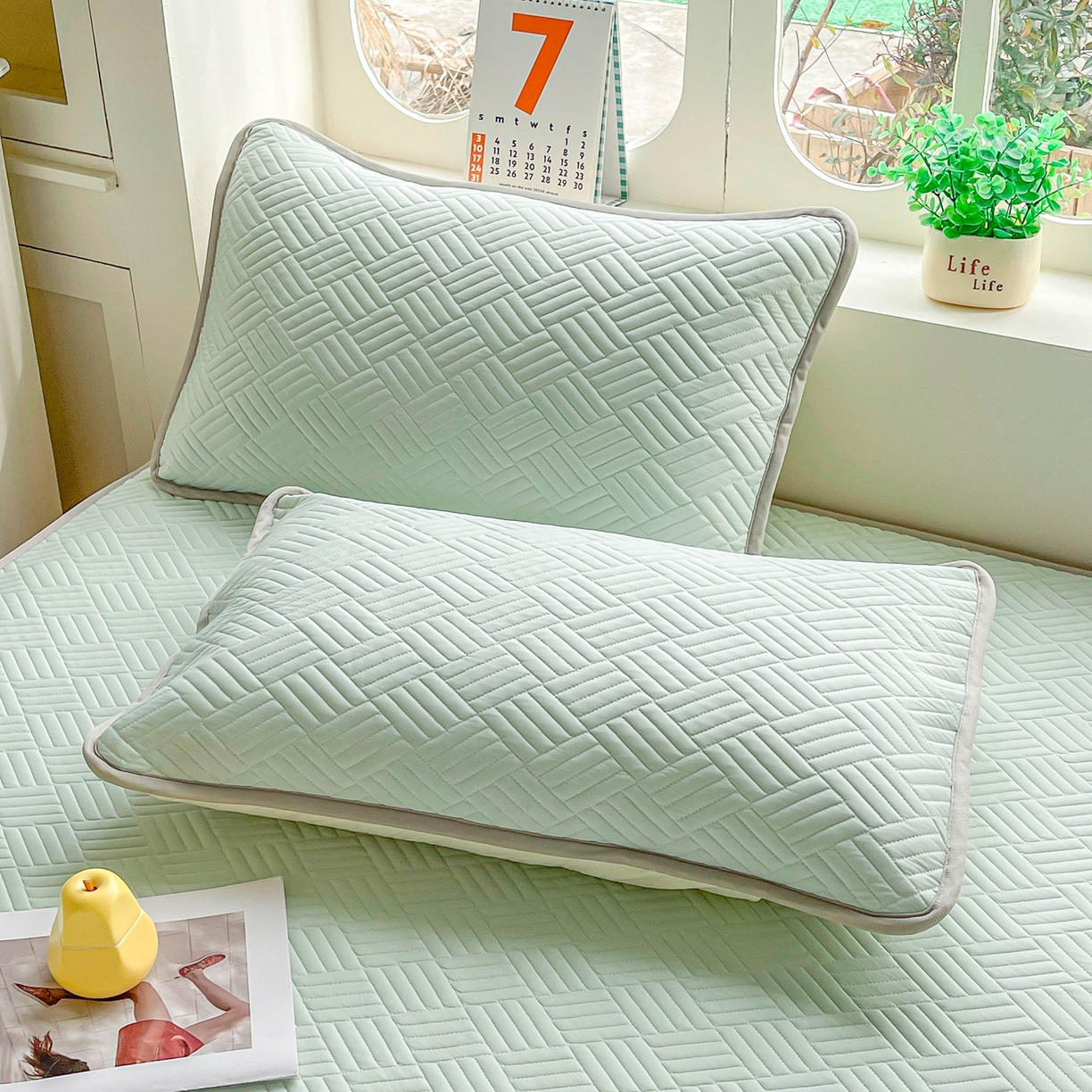 91家纺网 家纺一手货源 找家纺 丹本家纺 2026新款凉感夏被空调被凉席空调席冰丝席纯色床裙乳胶席三件套四件套菱形格 菱形格平铺款-青色