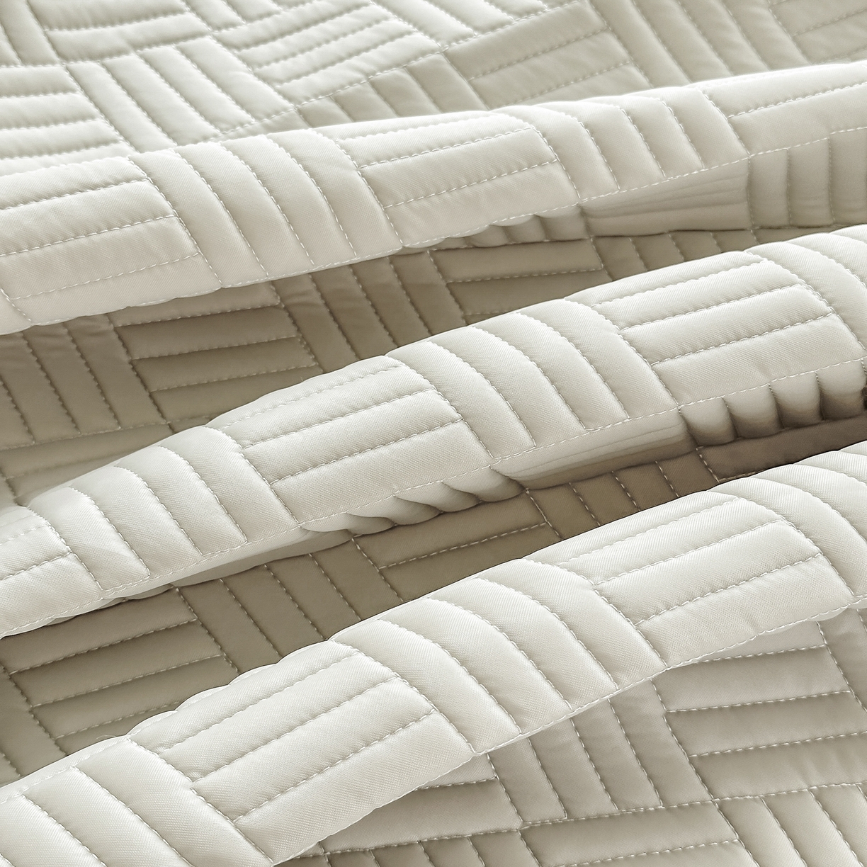 91家纺网 家纺一手货源 找家纺 丹本家纺 2026新款凉感夏被空调被凉席空调席冰丝席纯色床裙乳胶席三件套四件套菱形格 菱形格床裙款-灰色