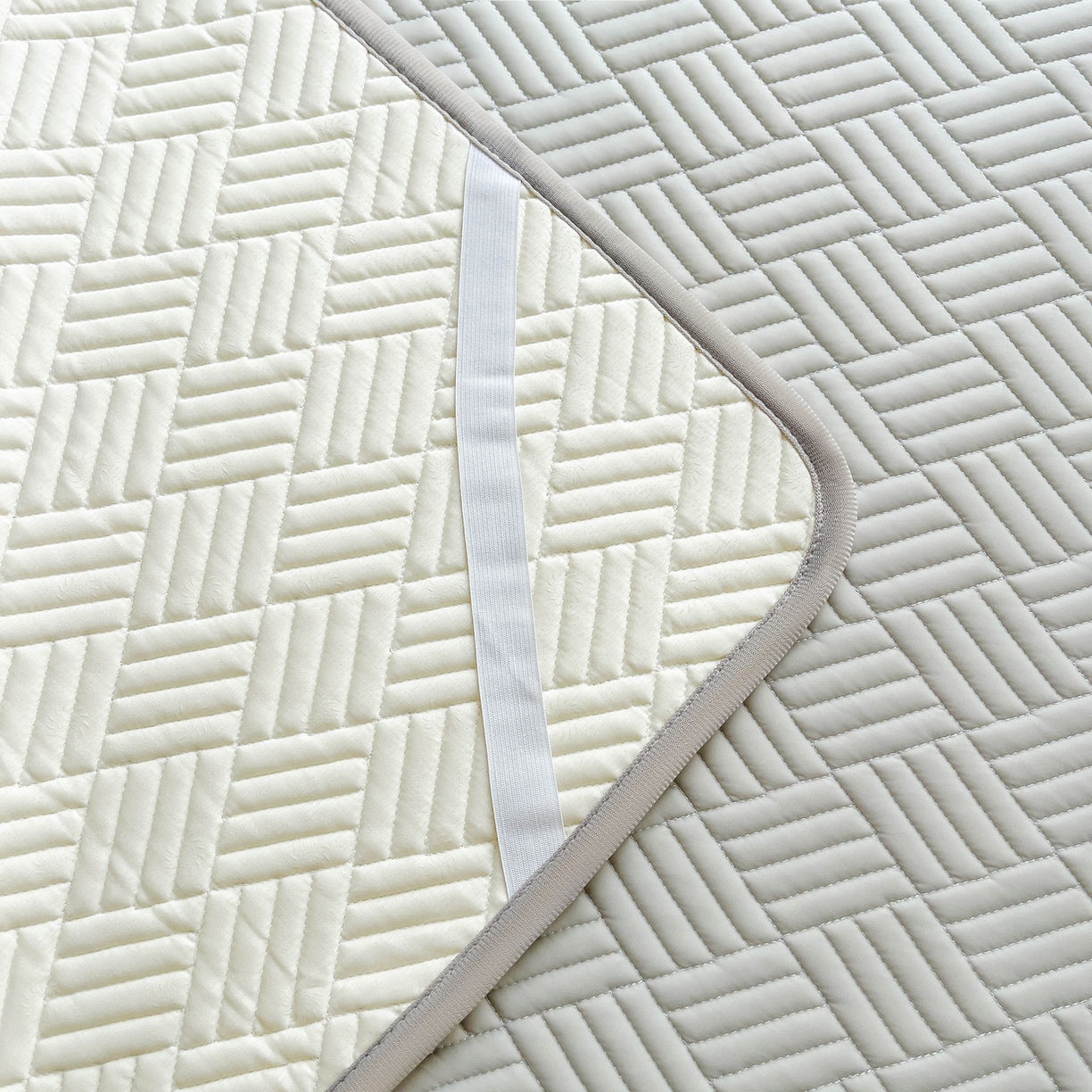 91家纺网 家纺一手货源 找家纺 丹本家纺 2026新款凉感夏被空调被凉席空调席冰丝席纯色床裙乳胶席三件套四件套菱形格 菱形格平铺款-灰色