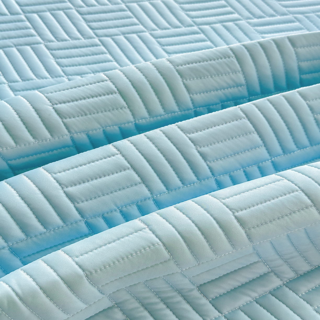 91家纺网 家纺一手货源 找家纺 丹本家纺 2026新款凉感夏被空调被凉席空调席冰丝席纯色床裙乳胶席三件套四件套菱形格 菱形格床裙款-天蓝