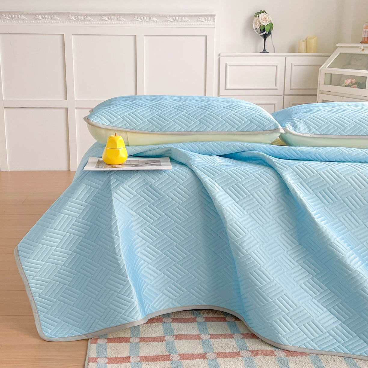 91家纺网 家纺一手货源 找家纺 丹本家纺 2026新款凉感夏被空调被凉席空调席冰丝席纯色床裙乳胶席三件套四件套菱形格 菱形格平铺款-天蓝