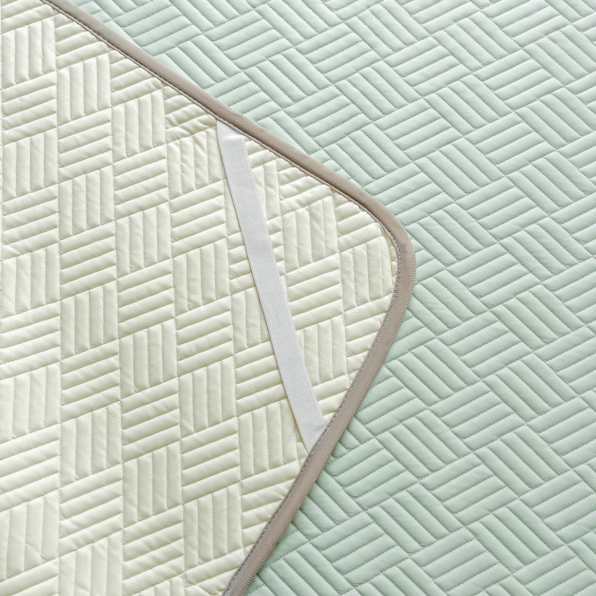 91家纺网 家纺一手货源 找家纺 丹本家纺 2026新款凉感夏被空调被凉席空调席冰丝席纯色床裙乳胶席三件套四件套菱形格 菱形格平铺款-青色