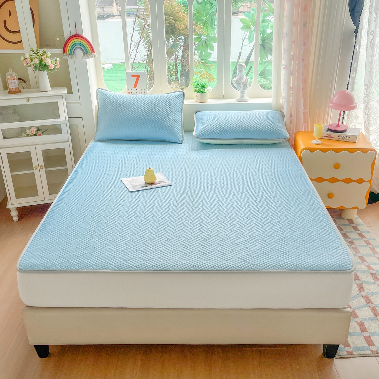 91家纺网 家纺一手货源 找家纺 丹本家纺 2026新款凉感夏被空调被凉席空调席冰丝席纯色床裙乳胶席三件套四件套菱形格 菱形格平铺款-天蓝