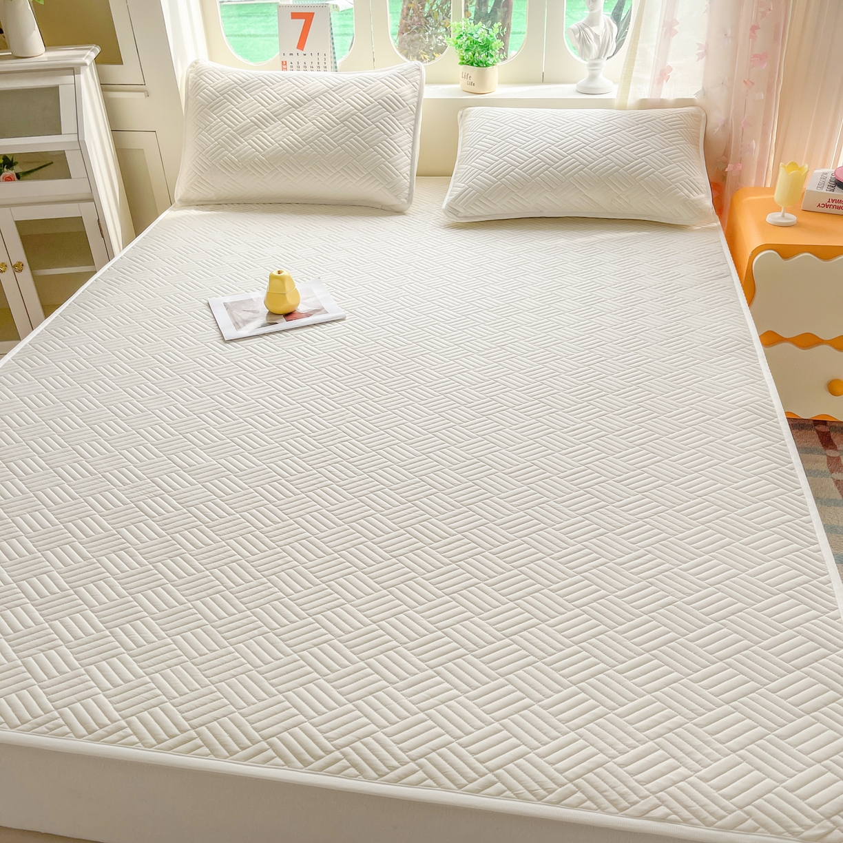 91家纺网 家纺一手货源 找家纺 丹本家纺 2026新款凉感夏被空调被凉席空调席冰丝席纯色床裙乳胶席三件套四件套菱形格 菱形格平铺款-米白