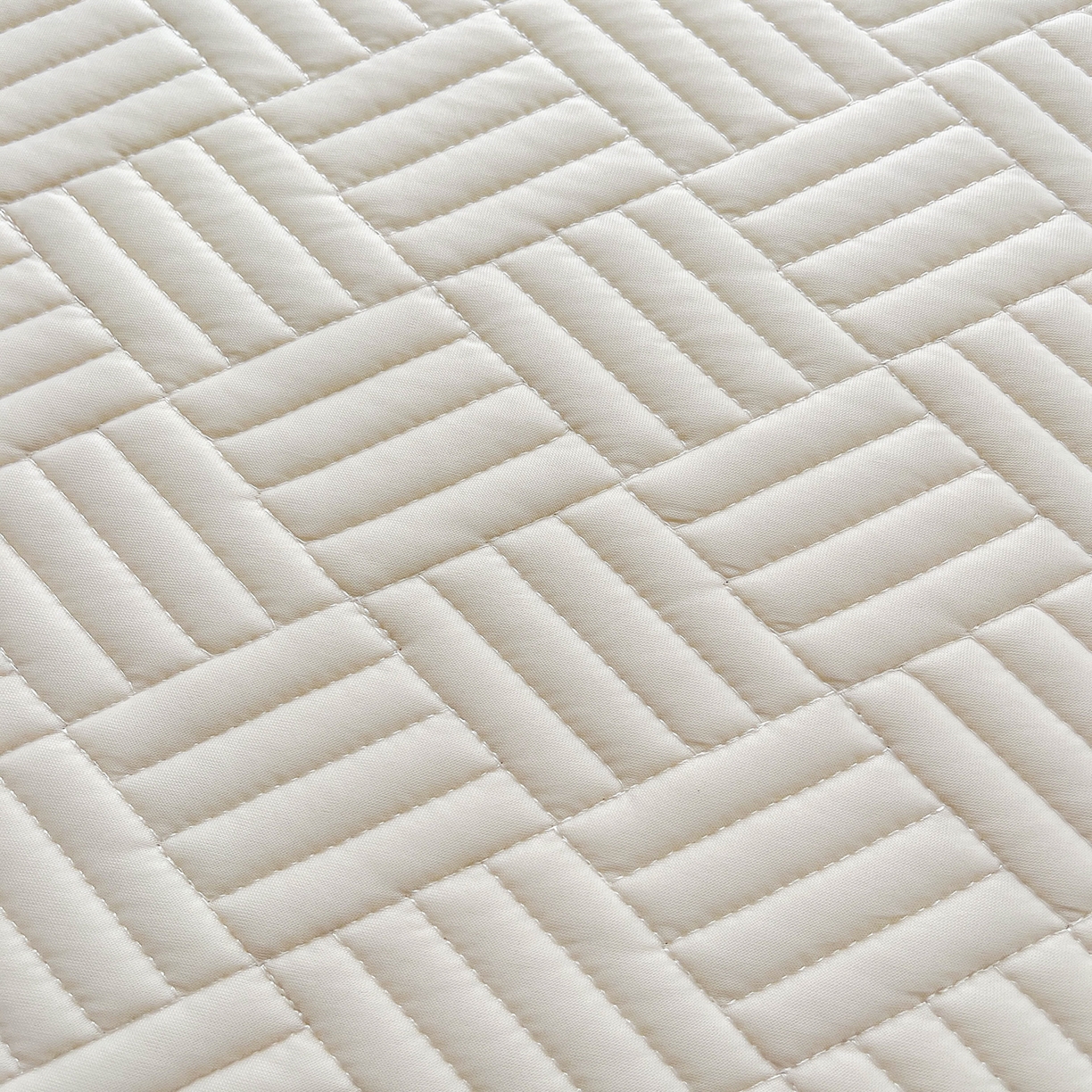 91家纺网 家纺一手货源 找家纺 丹本家纺 2026新款凉感夏被空调被凉席空调席冰丝席纯色床裙乳胶席三件套四件套菱形格 菱形格平铺款-米白