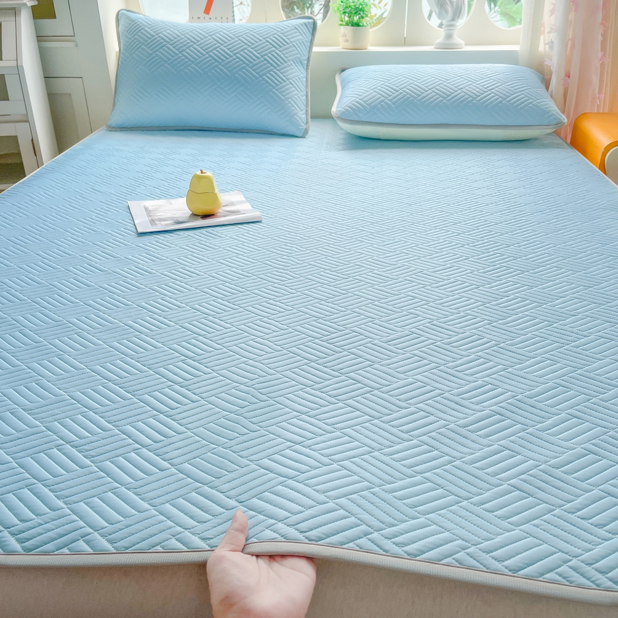 91家纺网 家纺一手货源 找家纺 丹本家纺 2026新款凉感夏被空调被凉席空调席冰丝席纯色床裙乳胶席三件套四件套菱形格 菱形格平铺款-天蓝