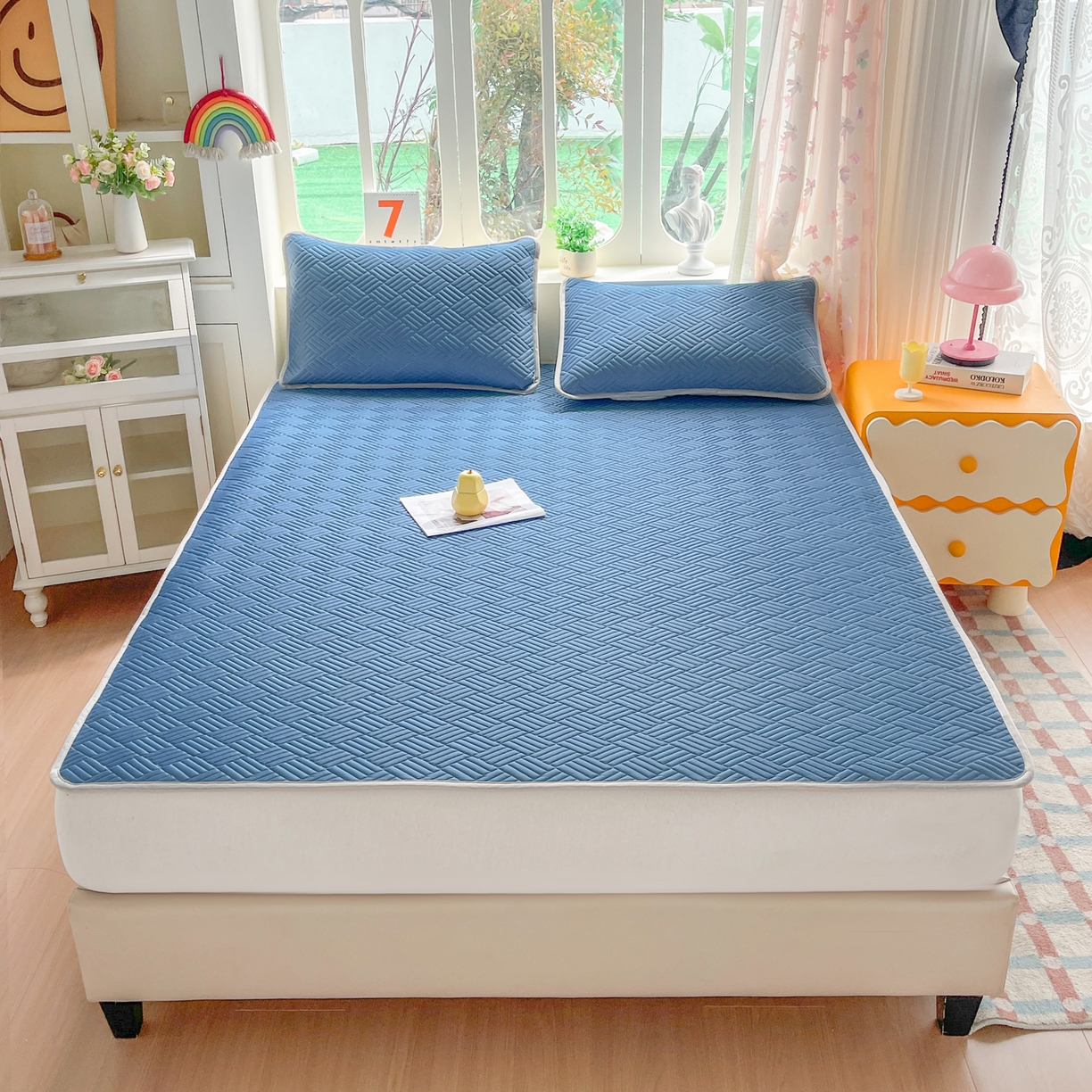 91家纺网 家纺一手货源 找家纺 丹本家纺 2026新款凉感夏被空调被凉席空调席冰丝席纯色床裙乳胶席三件套四件套菱形格 菱形格平铺款-深蓝