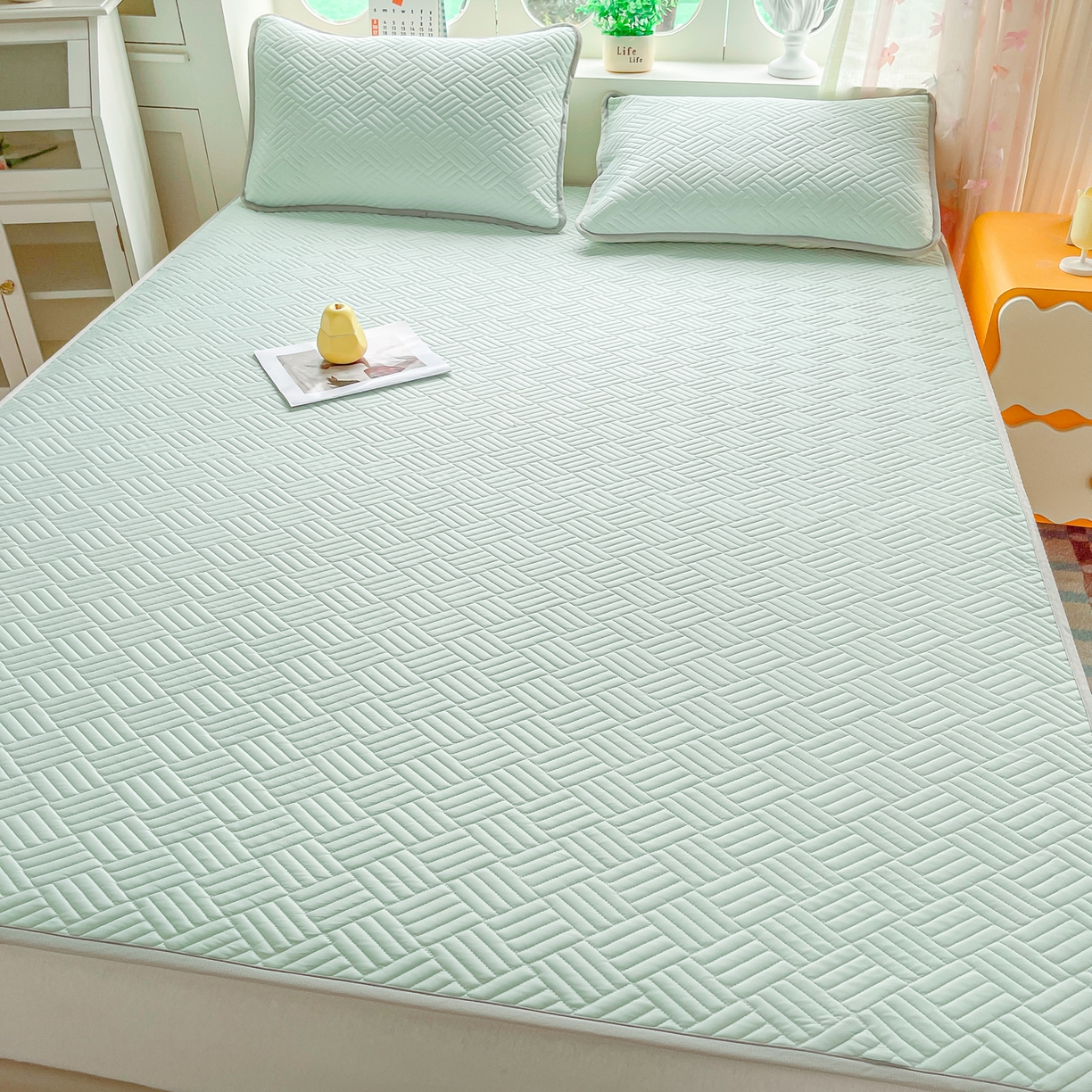 91家纺网 家纺一手货源 找家纺 丹本家纺 2026新款凉感夏被空调被凉席空调席冰丝席纯色床裙乳胶席三件套四件套菱形格 菱形格平铺款-青色