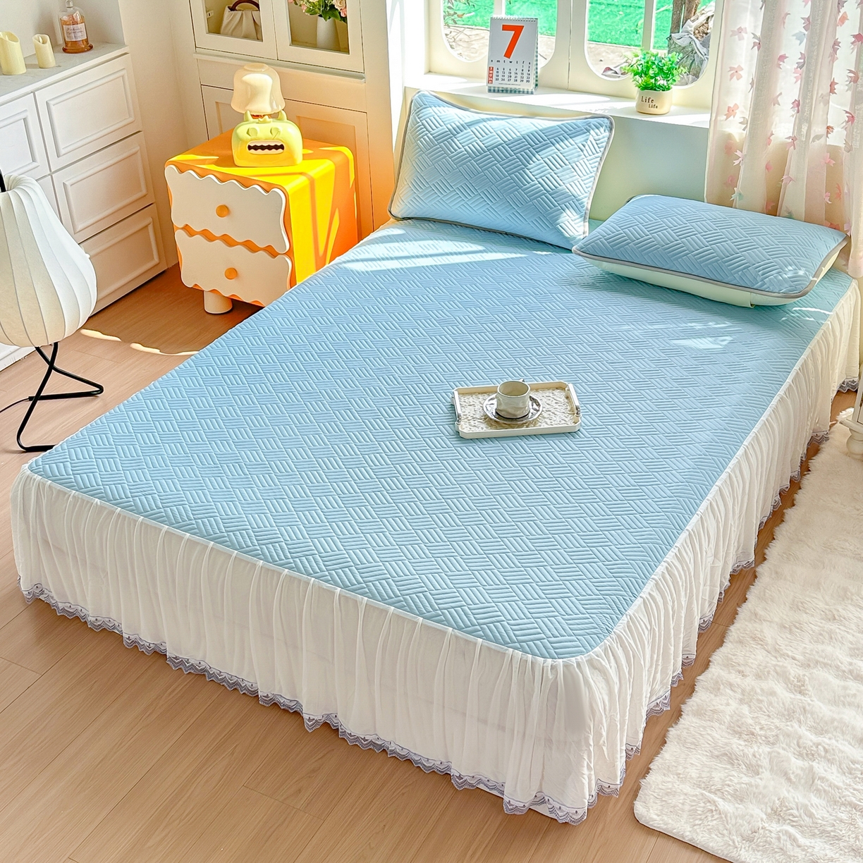 91家纺网 家纺一手货源 找家纺 丹本家纺 2026新款凉感夏被空调被凉席空调席冰丝席纯色床裙乳胶席三件套四件套菱形格 菱形格床裙款-天蓝