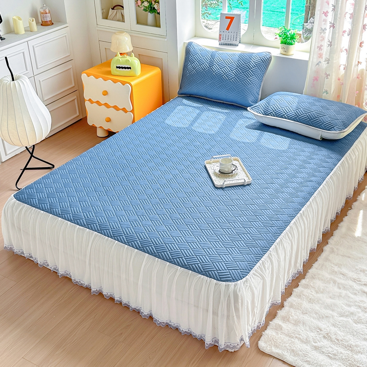 91家纺网 家纺一手货源 找家纺 丹本家纺 2026新款凉感夏被空调被凉席空调席冰丝席纯色床裙乳胶席三件套四件套菱形格 菱形格床裙款-深蓝