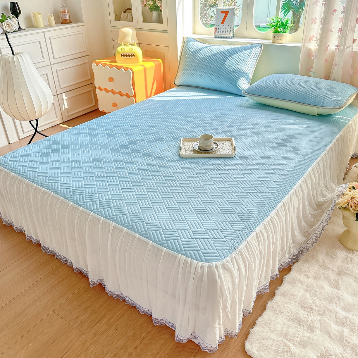 91家纺网 家纺一手货源 找家纺 丹本家纺 2026新款凉感夏被空调被凉席空调席冰丝席纯色床裙乳胶席三件套四件套菱形格 菱形格床裙款-天蓝