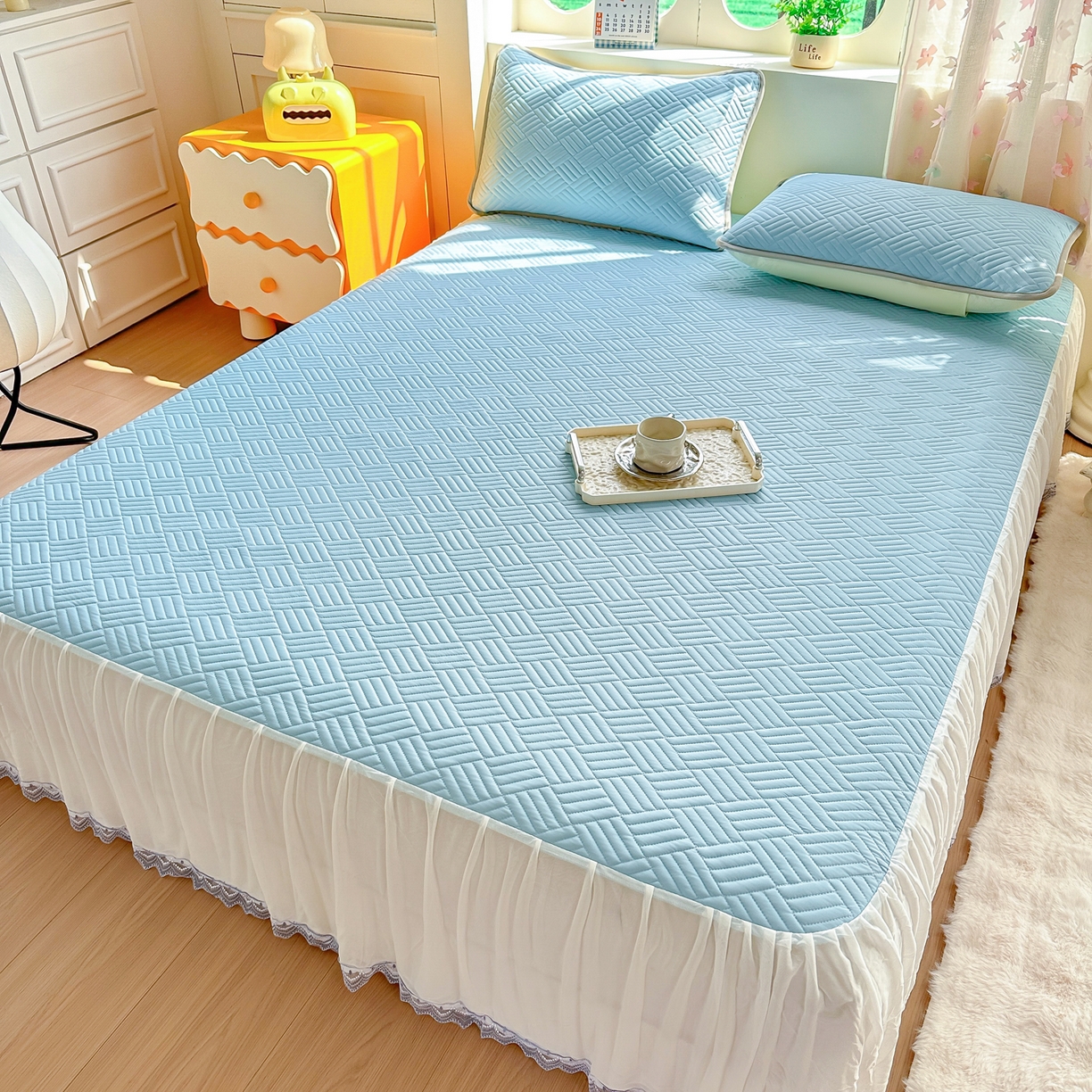 91家纺网 家纺一手货源 找家纺 丹本家纺 2026新款凉感夏被空调被凉席空调席冰丝席纯色床裙乳胶席三件套四件套菱形格 菱形格床裙款-天蓝