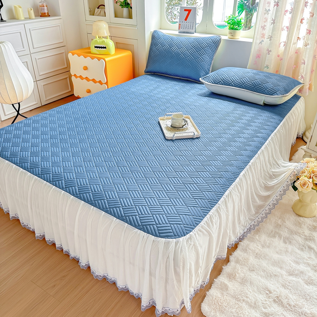 91家纺网 家纺一手货源 找家纺 丹本家纺 2026新款凉感夏被空调被凉席空调席冰丝席纯色床裙乳胶席三件套四件套菱形格 菱形格床裙款-深蓝