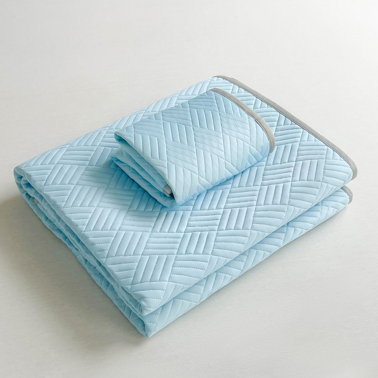 91家纺网 家纺一手货源 找家纺 丹本家纺 2026新款凉感夏被空调被凉席空调席冰丝席纯色床裙乳胶席三件套四件套菱形格 菱形格平铺款-天蓝