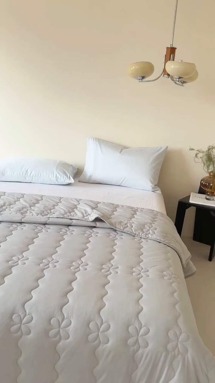 91家纺网 家纺一手货源 找家纺 丹本家纺 2026新款凉感夏被空调被凉席空调席冰丝席纯色床裙乳胶席三件套四件套菱形格 夏被-灰色