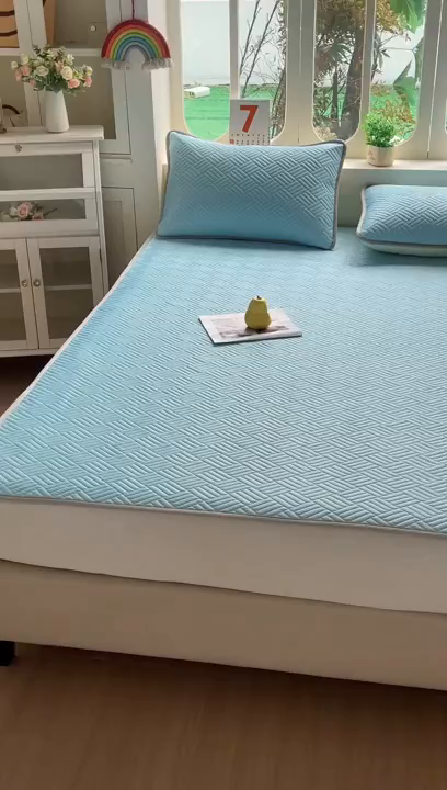 91家纺网 家纺一手货源 找家纺 丹本家纺 2026新款凉感夏被空调被凉席空调席冰丝席纯色床裙乳胶席三件套四件套菱形格 菱形格平铺款-天蓝