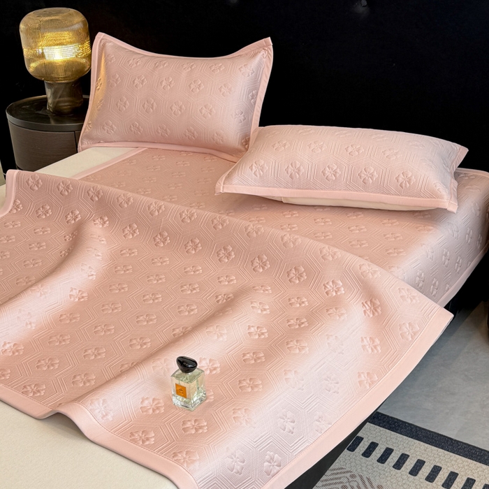 91家纺网 家纺一手货源 找家纺 畅畅家纺 2026春夏新款复合中分子PE100%聚乙烯乙纶色织提花凉感软凉席席子 四叶草-粉