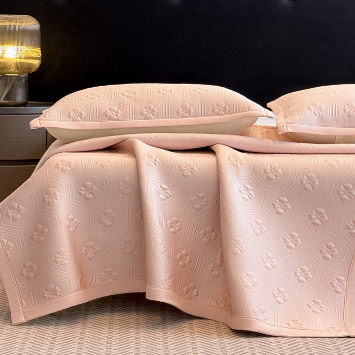 91家纺网 家纺一手货源 找家纺 畅畅家纺 2026春夏新款复合中分子PE100%聚乙烯乙纶色织提花凉感软凉席席子 四叶草-粉