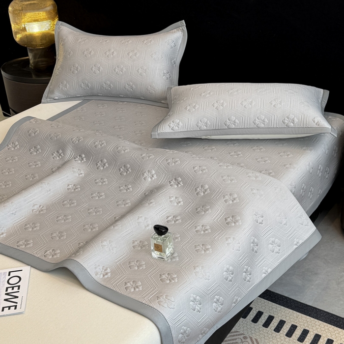 91家纺网 家纺一手货源 找家纺 畅畅家纺 2026春夏新款复合中分子PE100%聚乙烯乙纶色织提花凉感软凉席席子 四叶草-灰