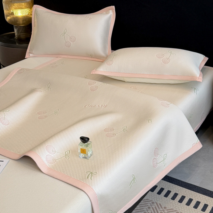 91家纺网 家纺一手货源 找家纺 畅畅家纺 2026春夏新款复合中分子PE100%聚乙烯乙纶色织提花凉感软凉席席子 樱桃