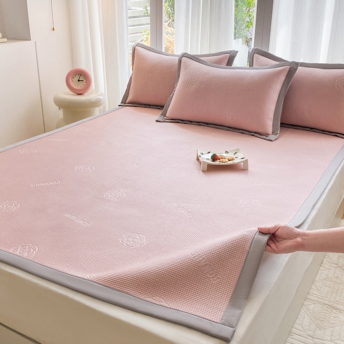 91家纺网 家纺一手货源 找家纺 （总）宇淳国际 2026新款PE凉感三明治复合床笠三件套-玫瑰花系列