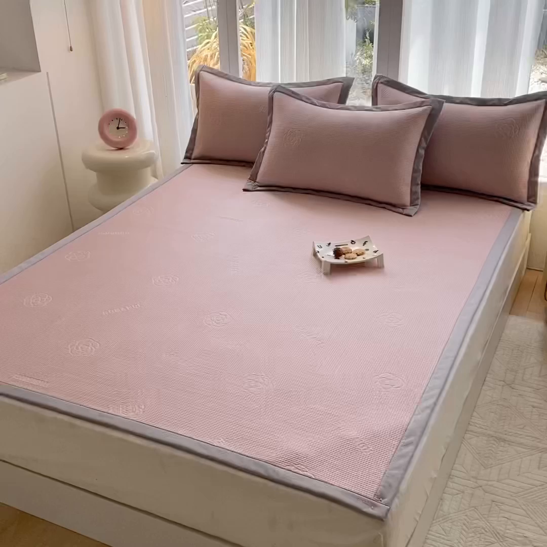 91家纺网 家纺一手货源 找家纺 （总）宇淳国际 2026新款PE凉感三明治复合床笠三件套-玫瑰花系列