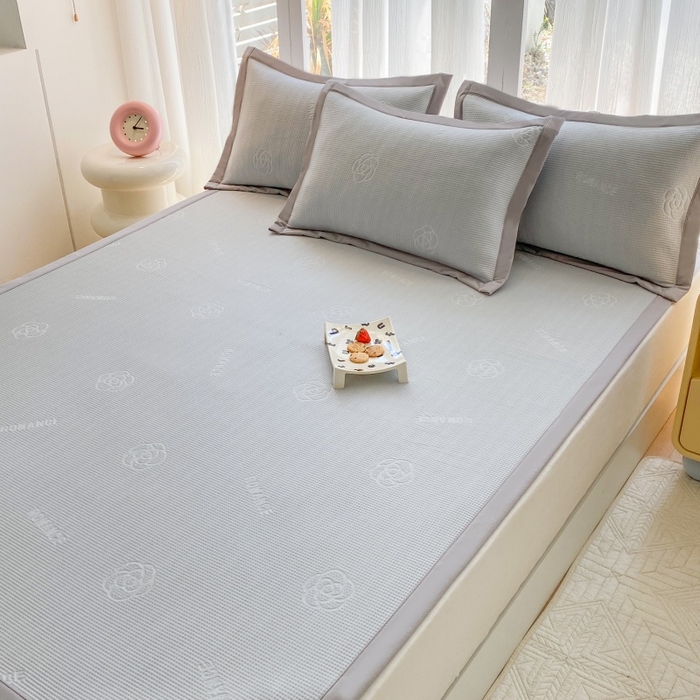 91家纺网 家纺一手货源 找家纺 宇淳国际 2026新款PE凉感三明治复合床笠三件套-玫瑰花系列 玫瑰灰