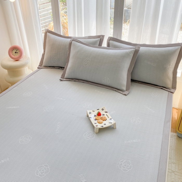 91家纺网 家纺一手货源 找家纺 宇淳国际 2026新款PE凉感三明治复合床笠三件套-玫瑰花系列 玫瑰灰