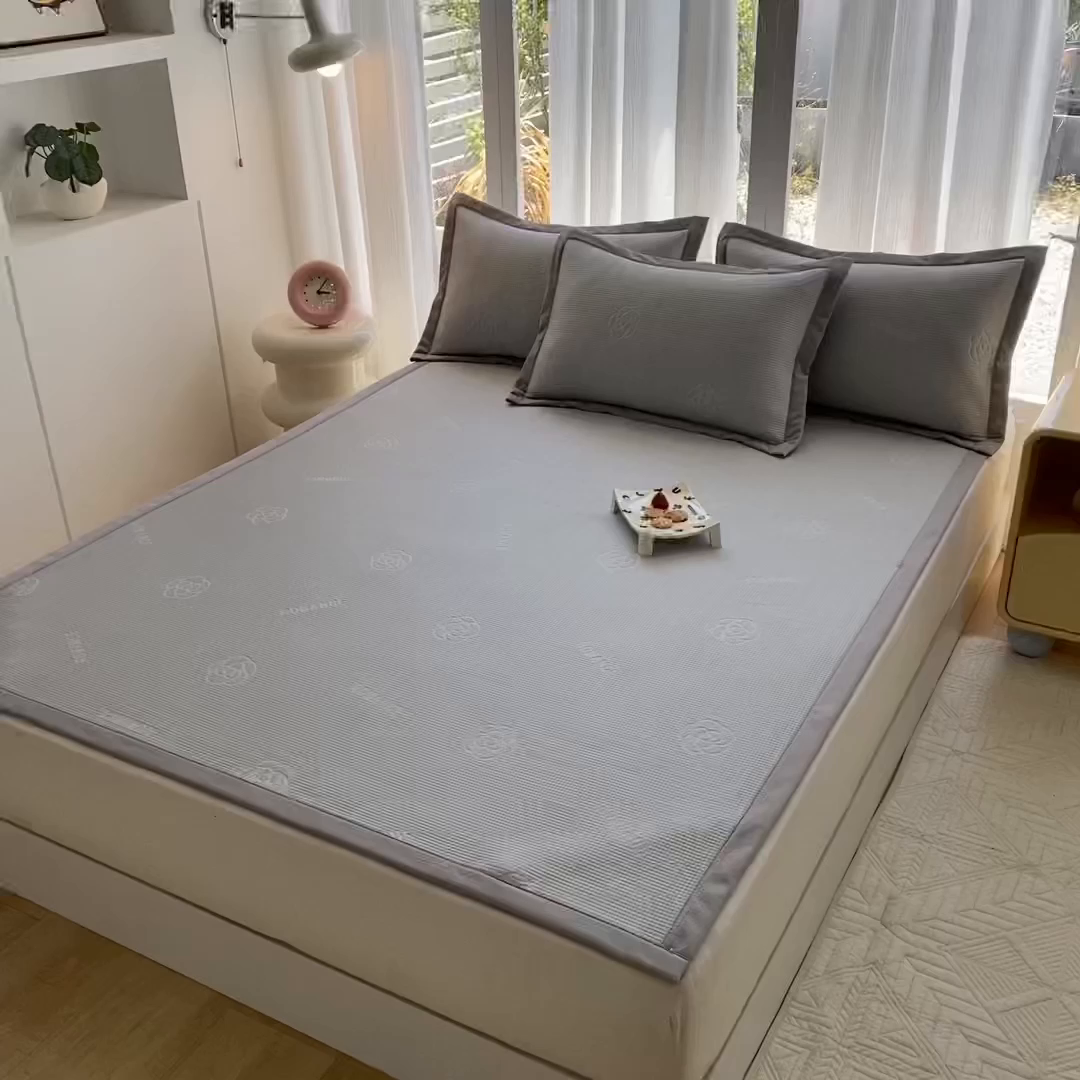 91家纺网 家纺一手货源 找家纺 宇淳国际 2026新款PE凉感三明治复合床笠三件套-玫瑰花系列 玫瑰灰