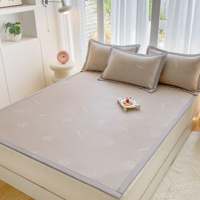 91家纺网 家纺一手货源 找家纺 宇淳国际 2026新款PE凉感三明治复合床笠三件套-玫瑰花系列 玫瑰咖