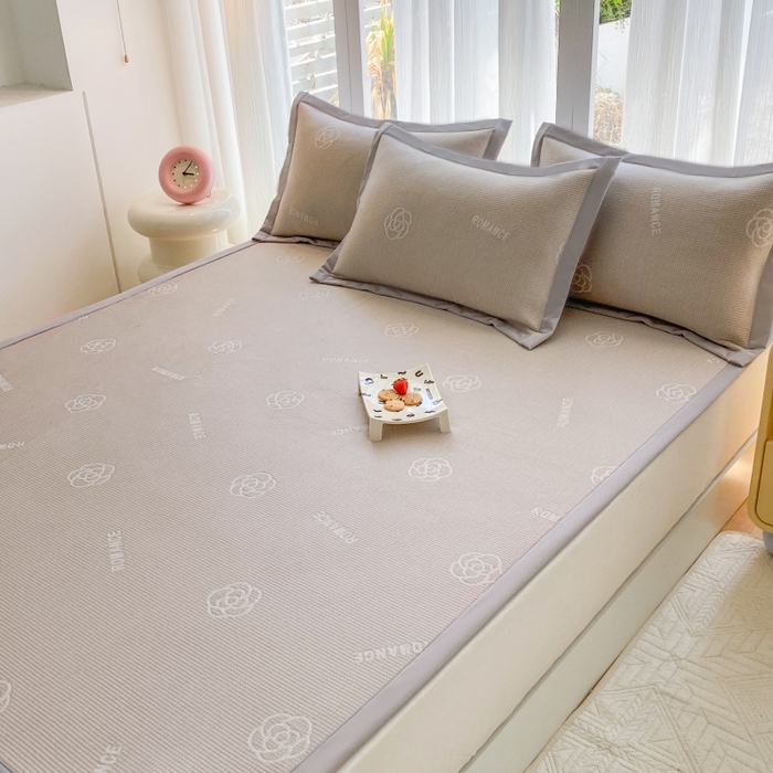 91家纺网 家纺一手货源 找家纺 宇淳国际 2026新款PE凉感三明治复合床笠三件套-玫瑰花系列 玫瑰咖