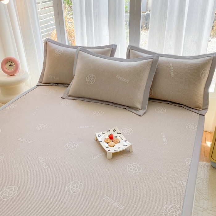 91家纺网 家纺一手货源 找家纺 宇淳国际 2026新款PE凉感三明治复合床笠三件套-玫瑰花系列 玫瑰咖