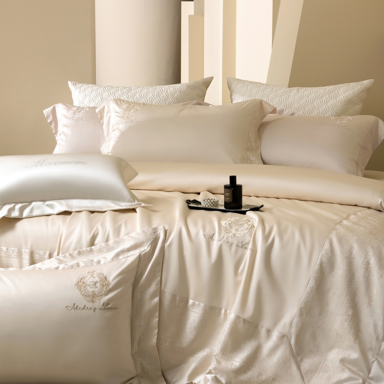 91家纺网 家纺一手货源 找家纺 （总）馨蕊家居 2026春夏新款100S全棉纯棉高精密提花刺绣四件套-赫本