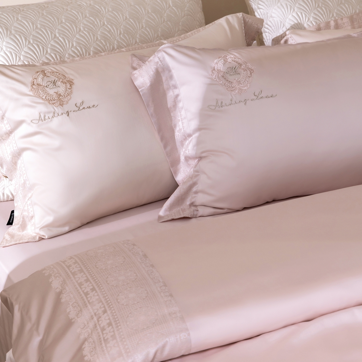 91家纺网 家纺一手货源 找家纺 （总）馨蕊家居 2026春夏新款100S全棉纯棉高精密提花刺绣四件套-赫本