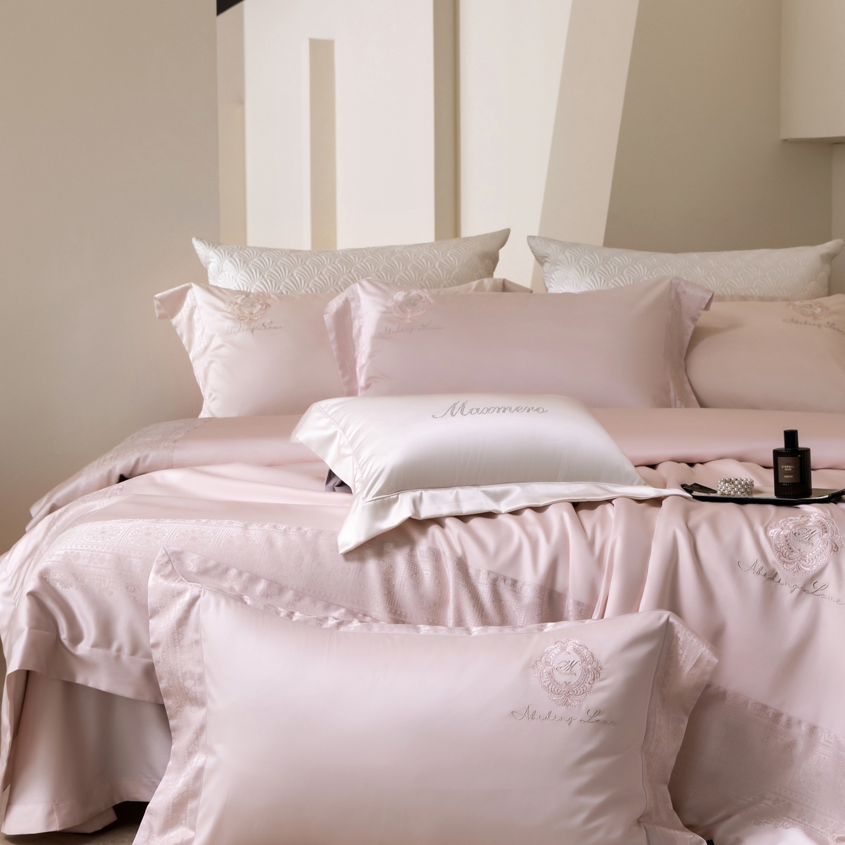 91家纺网 家纺一手货源 找家纺 （总）馨蕊家居 2026春夏新款100S全棉纯棉高精密提花刺绣四件套-赫本