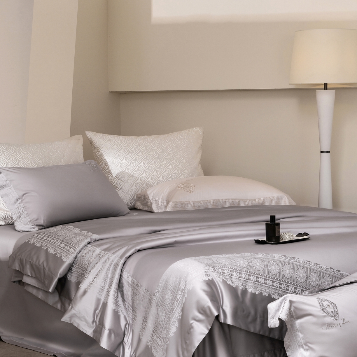 91家纺网 家纺一手货源 找家纺 馨蕊家居 2026春夏新款100S全棉纯棉高精密提花刺绣四件套-赫本 高精密赫本-高级灰