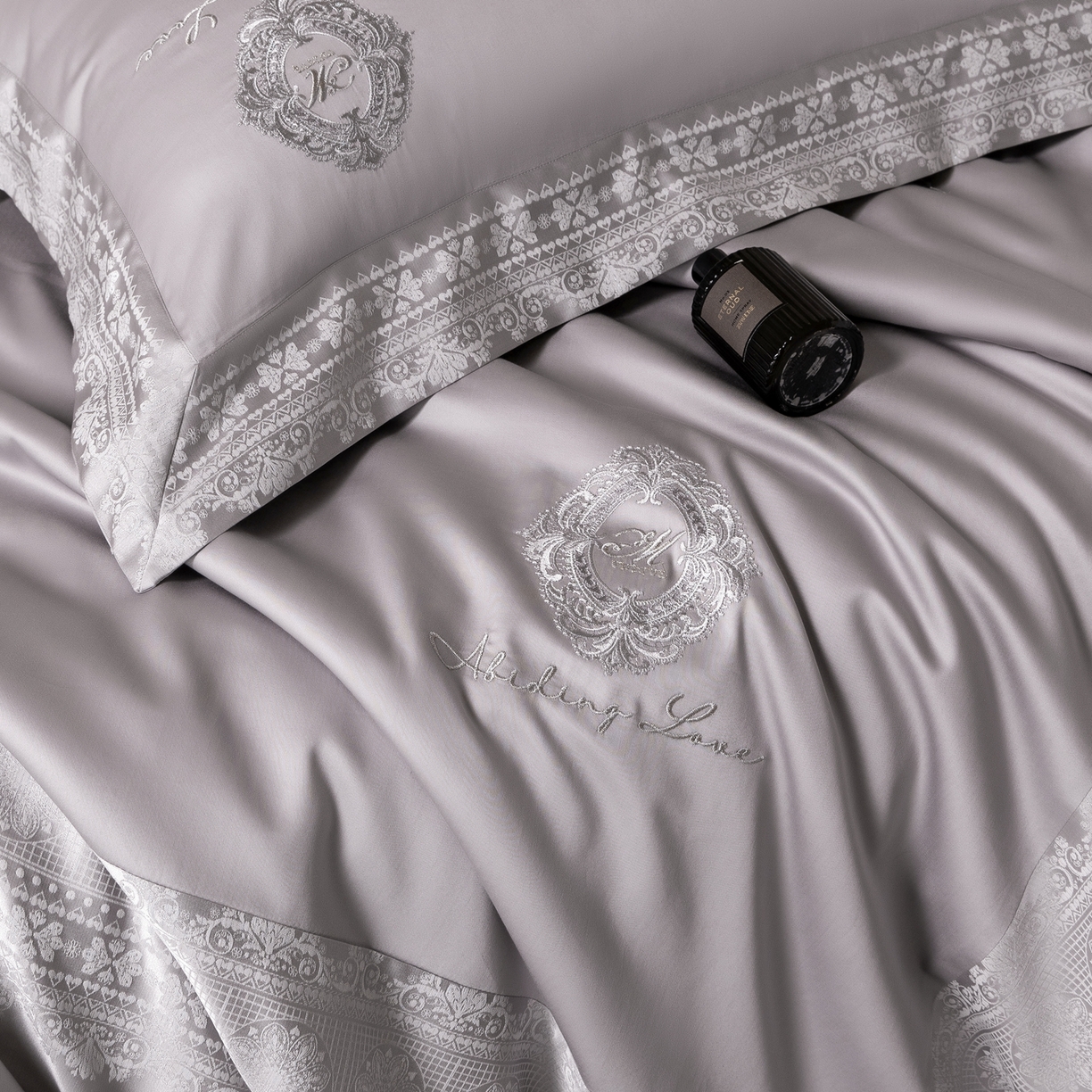 91家纺网 家纺一手货源 找家纺 馨蕊家居 2026春夏新款100S全棉纯棉高精密提花刺绣四件套-赫本 高精密赫本-高级灰