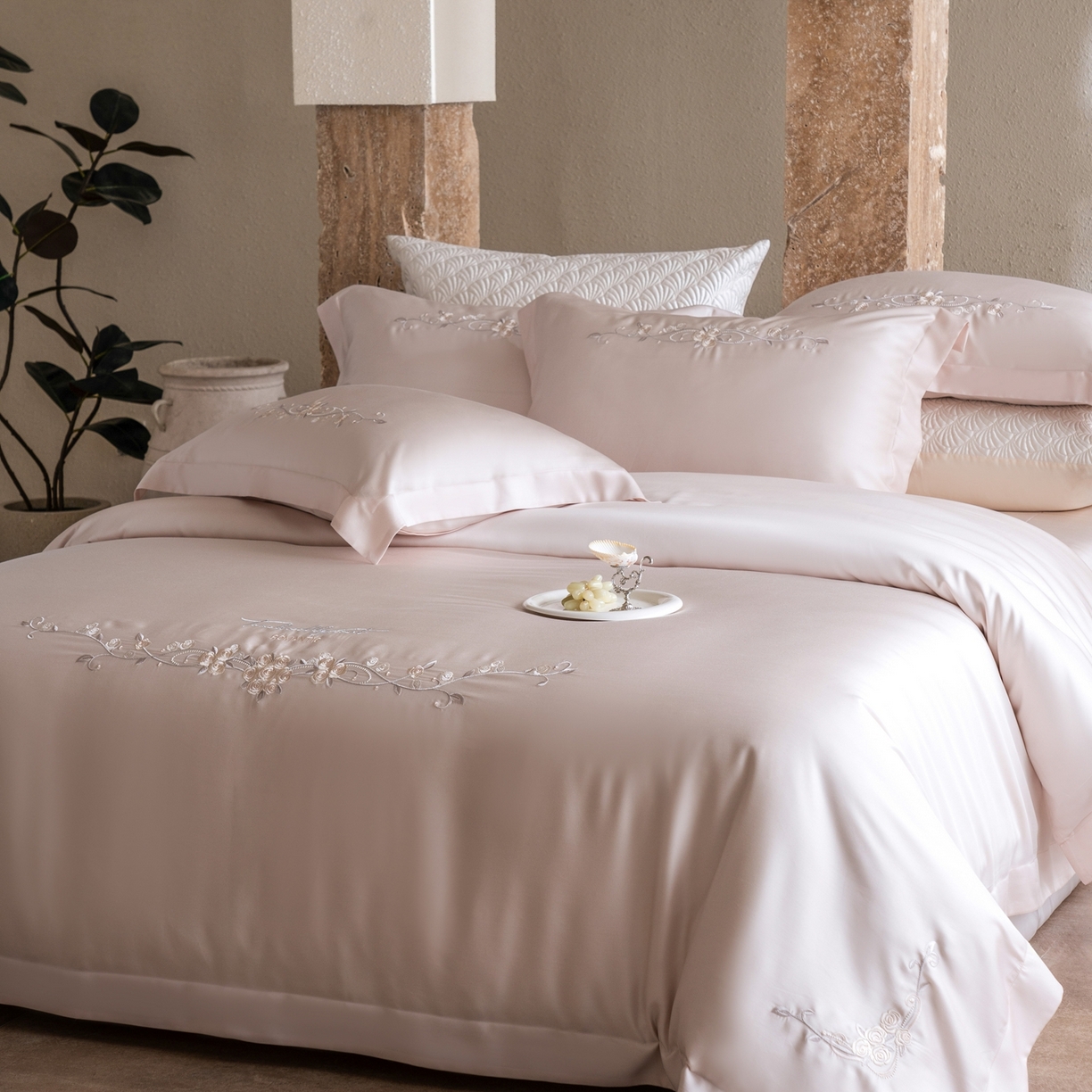 91家纺网 家纺一手货源 找家纺 时亿家居 2026春夏新款兰精天丝四件套-夏玫瑰系列 夏玫瑰-雾霞粉